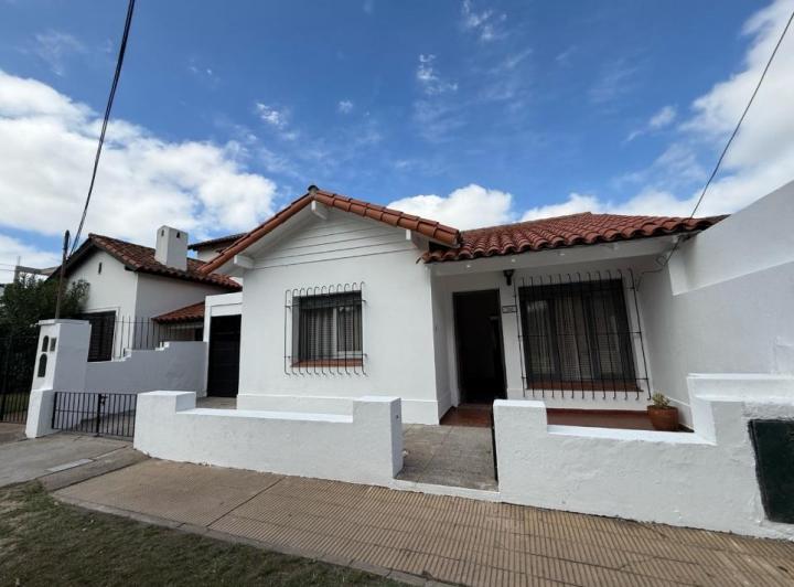 Casa de 4 ambientes para uso profissional em Ituzaingó Norte
