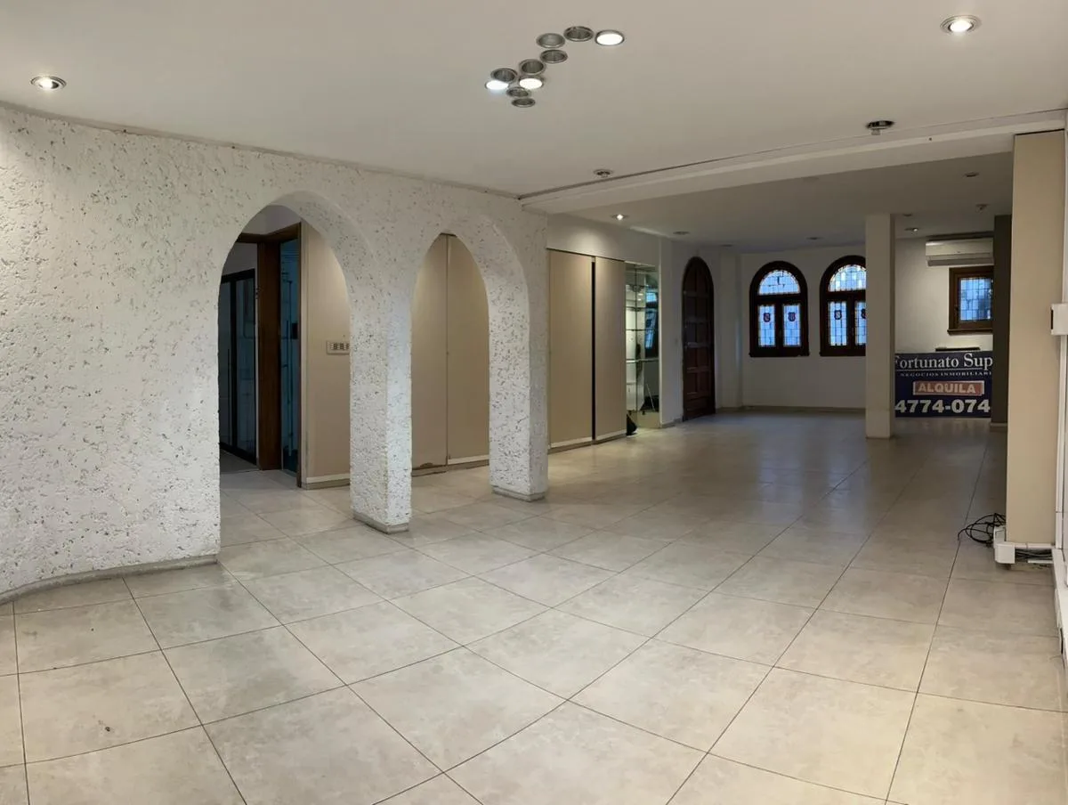 Hermosa Casa Sobre Gorostiaga y Cabildo