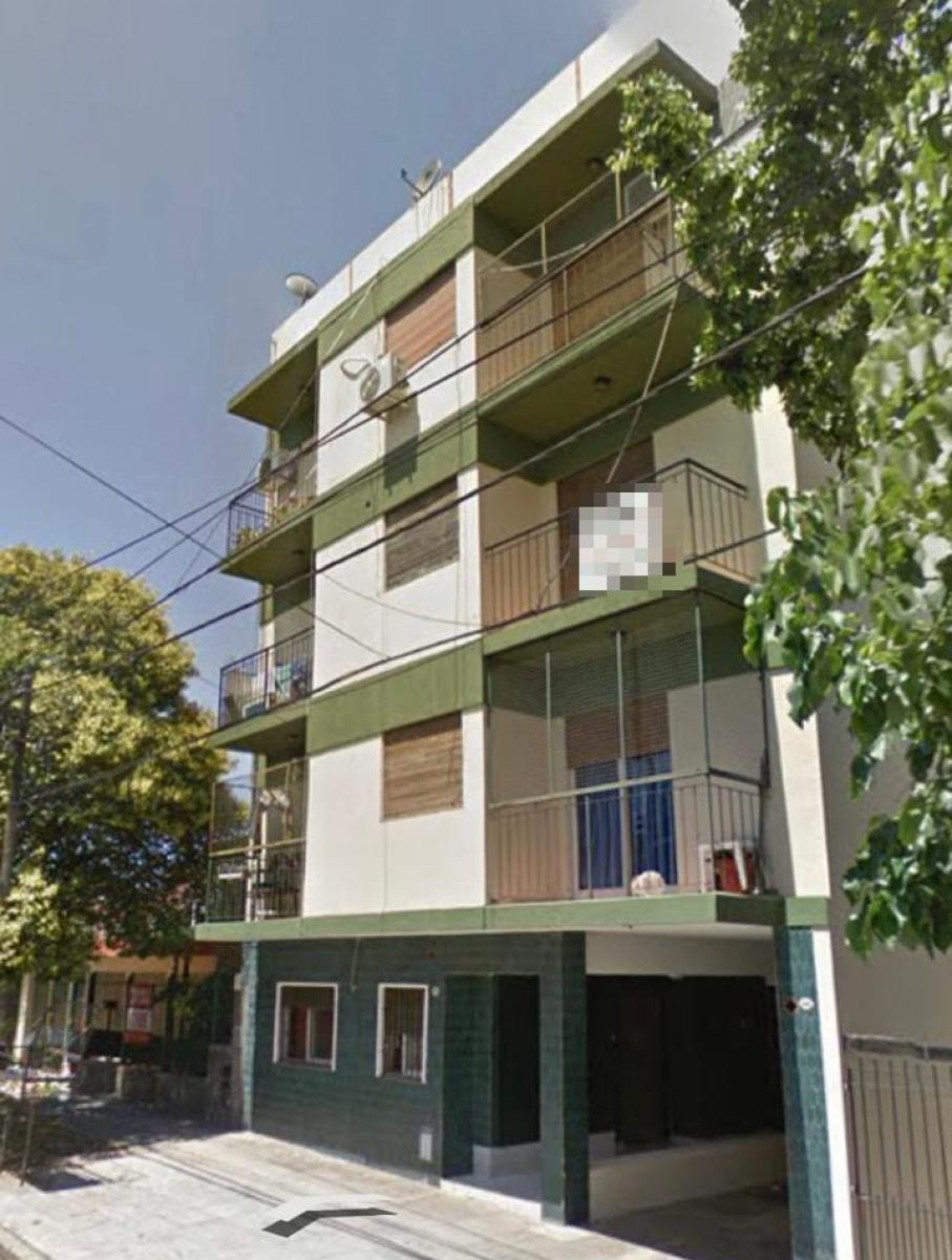 Three-room half-floor apartment with parking and private terrace in General San Martín