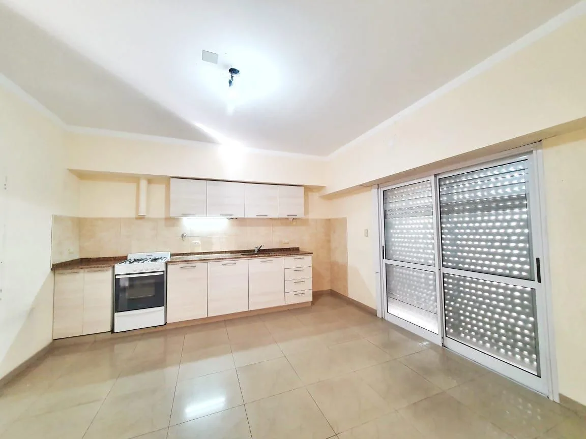 Two-bedroom apartment in Lanús near Av. Presidente Perón