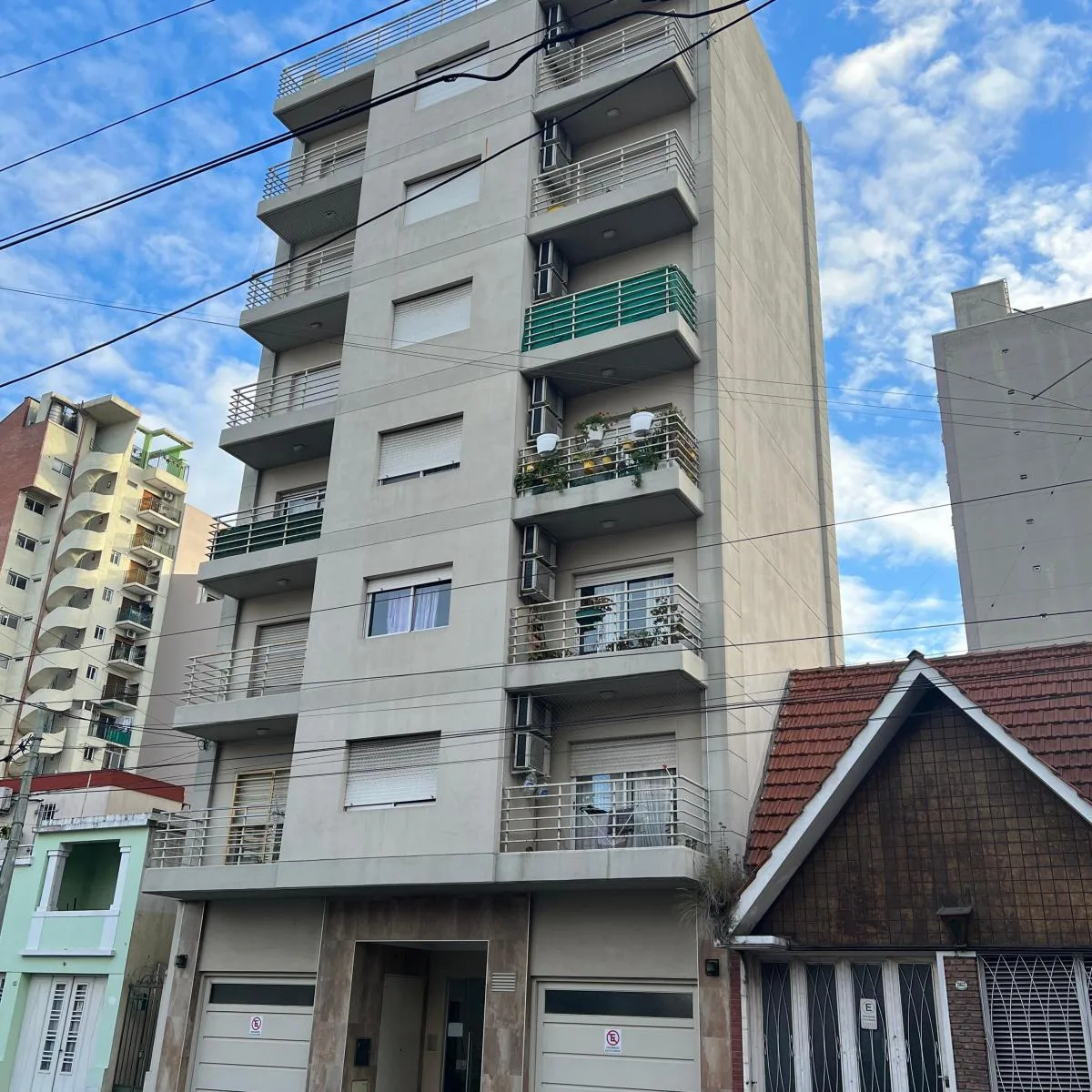 Apartamento de dois ambientes com vaga de garagem em Lanús