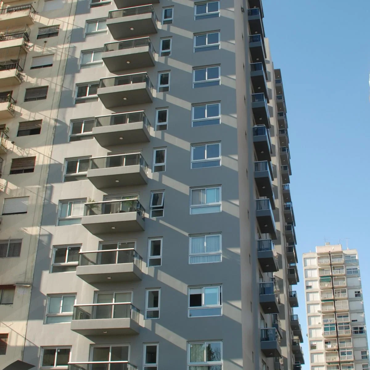 Departamento 2 ambientes en Vicente López Boulevard con balcón y cochera fija cubierta