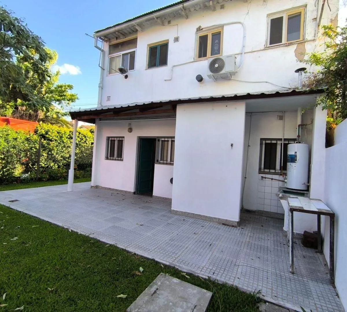 Two-room PH with private entrance in San Isidro