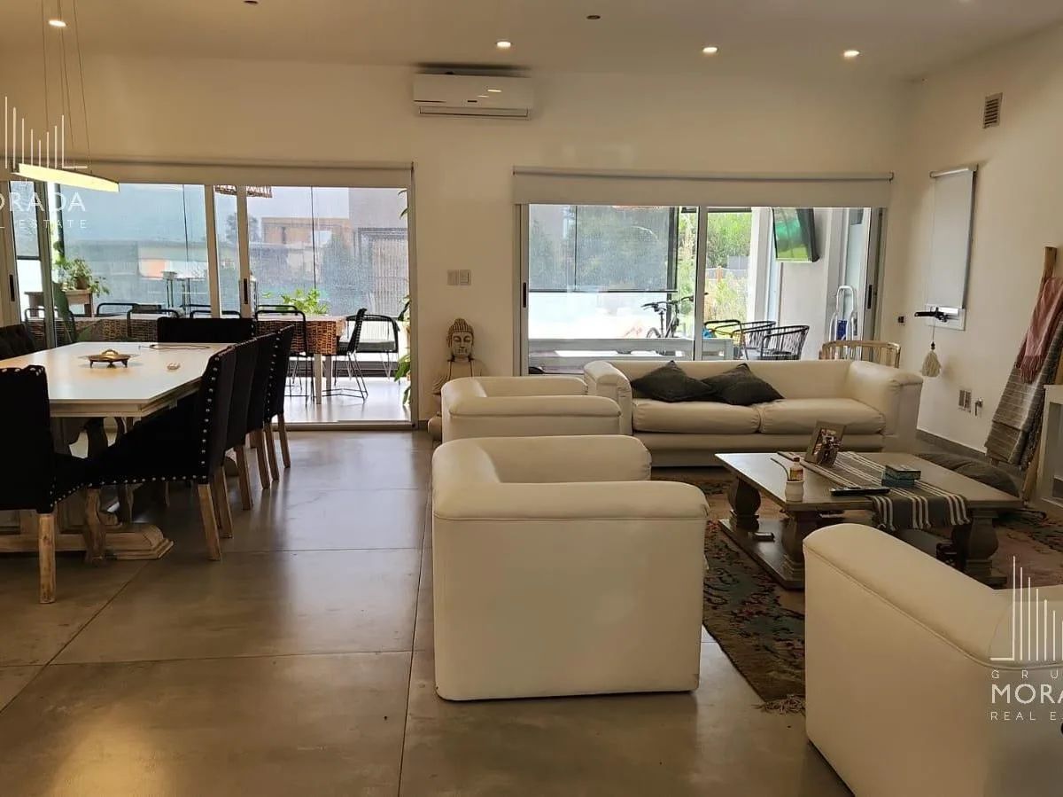 New five-bedroom house in Pilar gated community