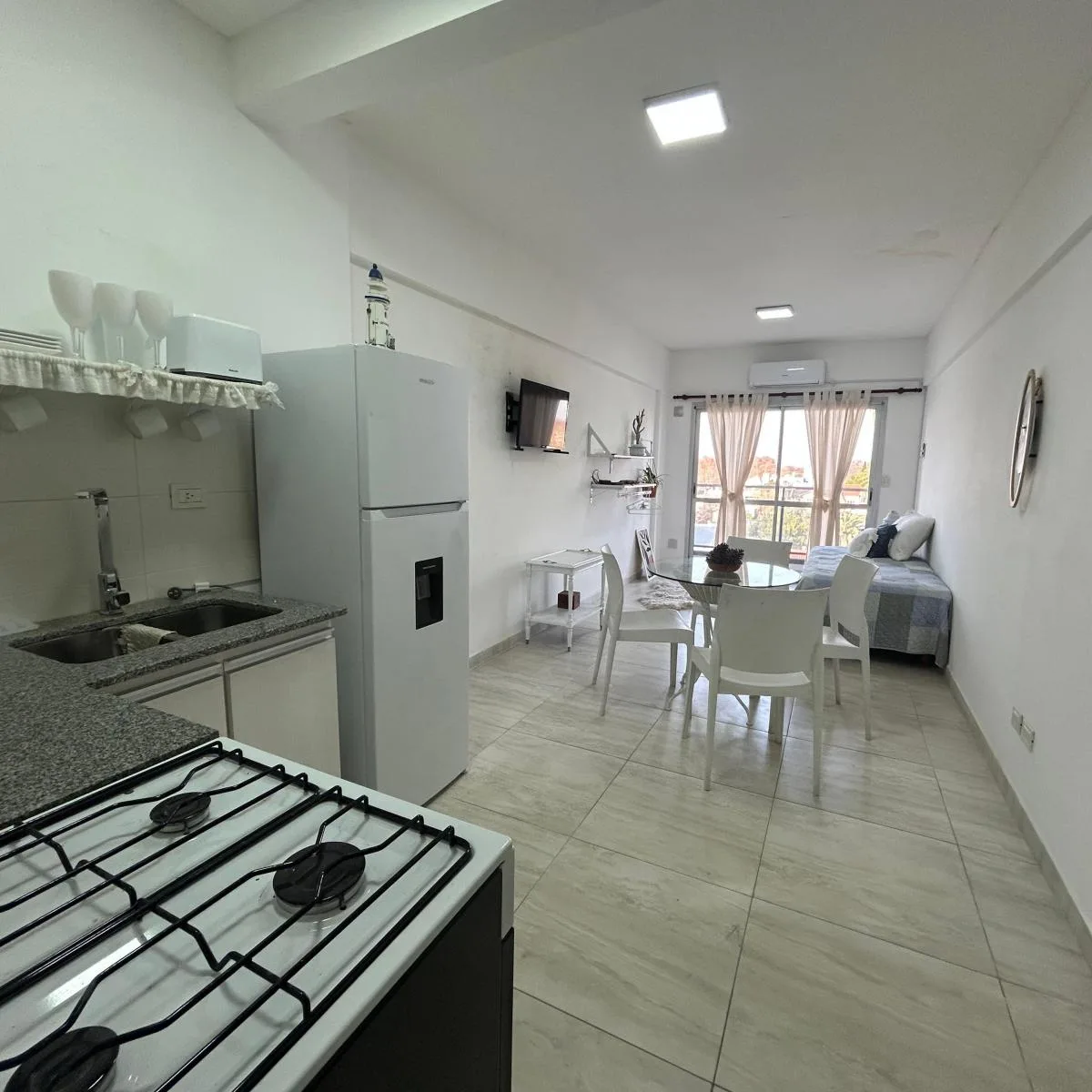 Kitnet mobiliada com vaga em Lomas de Zamora