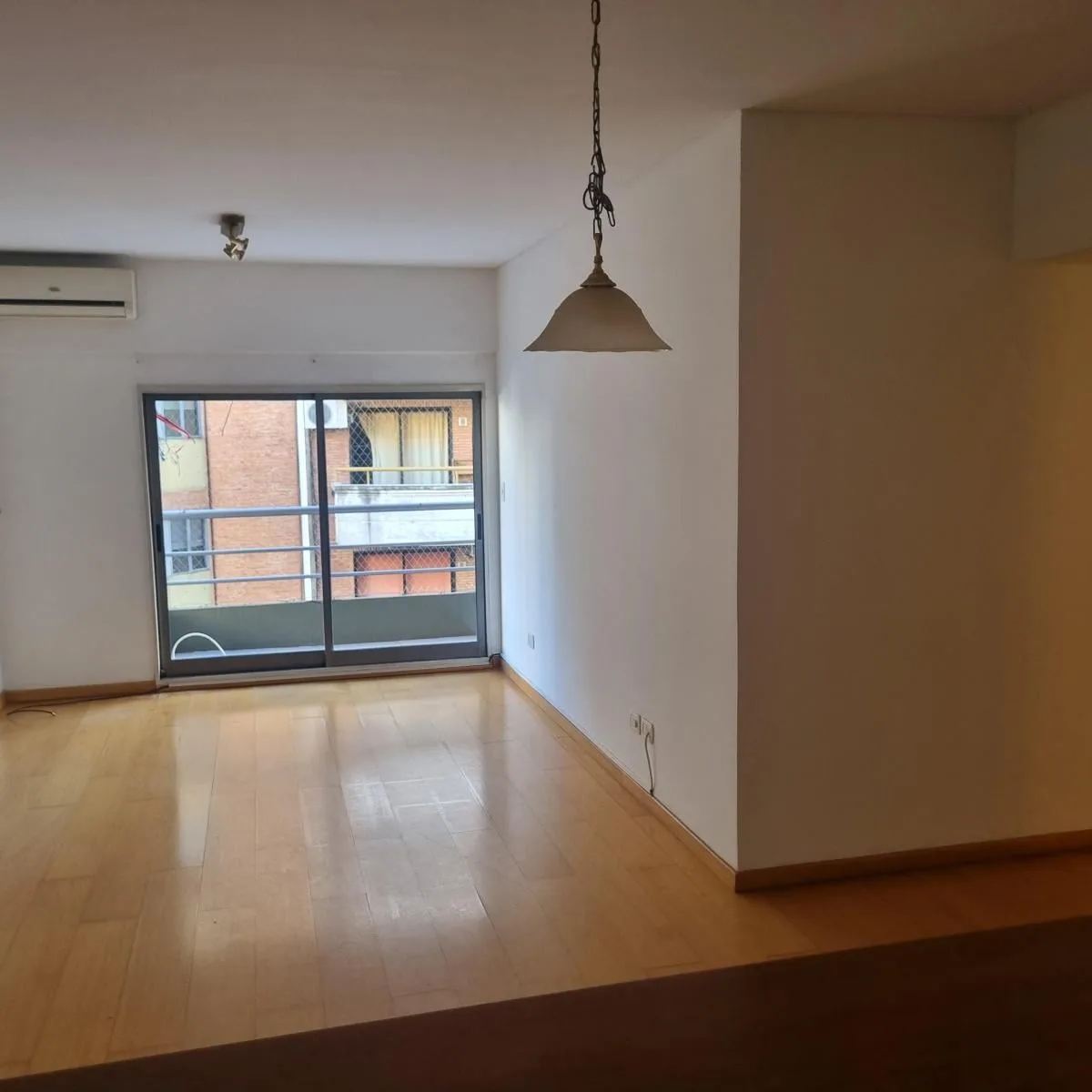 Semipiso de 4 Amb Frente - Balcon - Cochera. Piscina