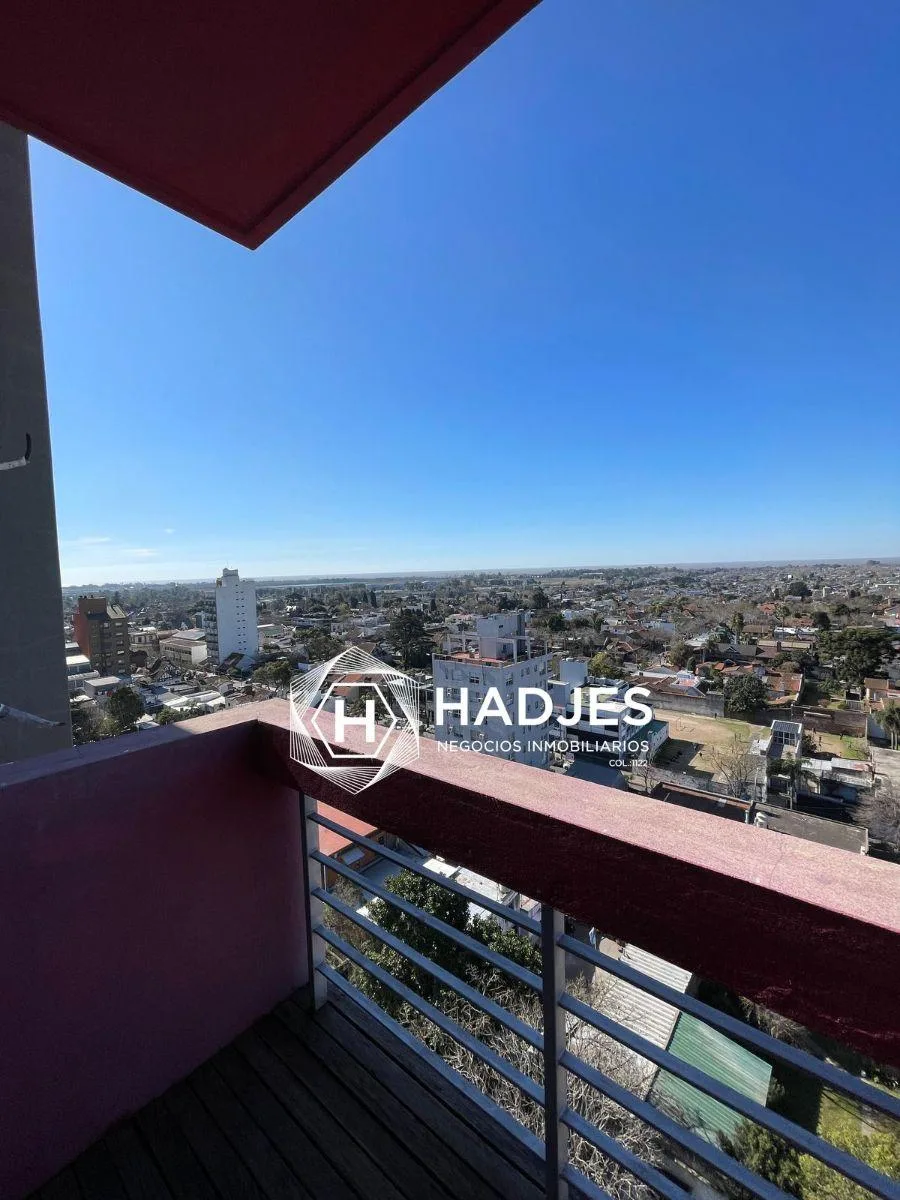 Двухкомнатная квартира с парковочным местом в Quilmes