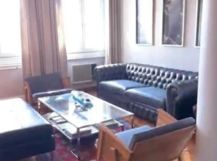 Apartamento de quatro ambientes mobiliado no Retiro