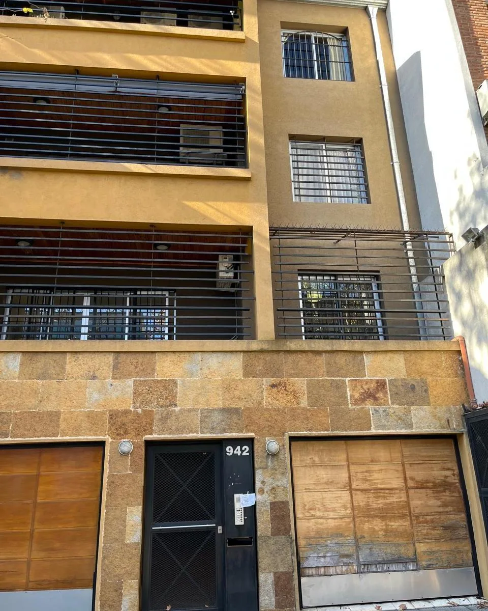 Studio apartment with private garage in Boedo