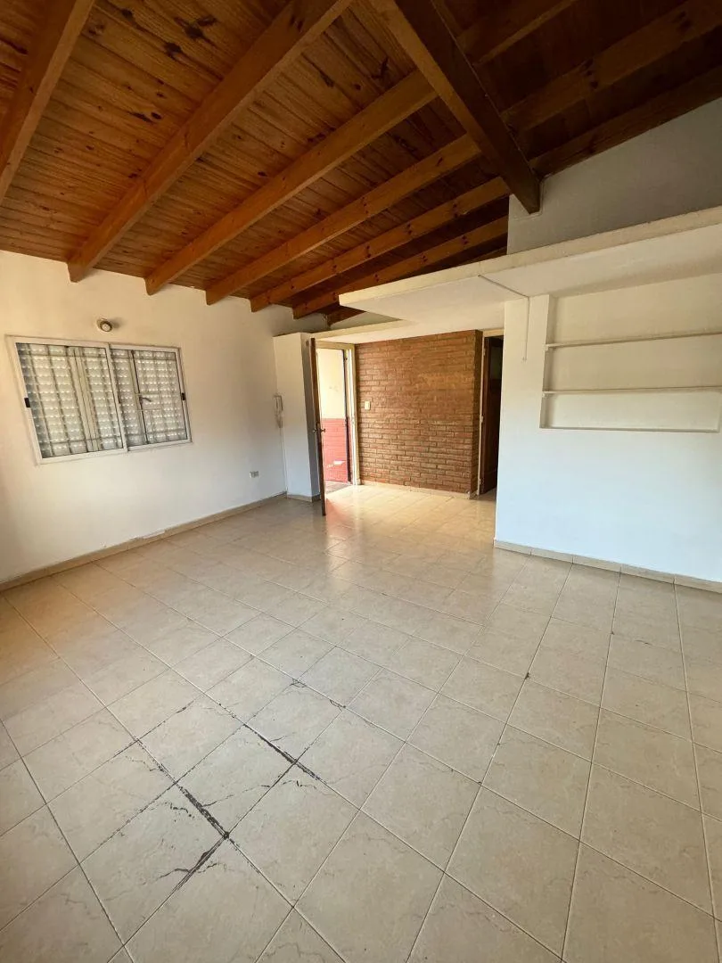 Planta baja con patio y cochera