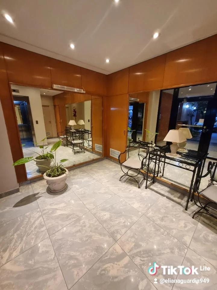 Apartamento de 2 ambientes lateral aberto em Núñez