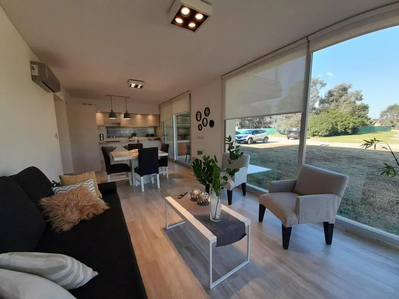 Apartamento mobiliado de 2 ambientes com varanda e churrasqueira em Luján