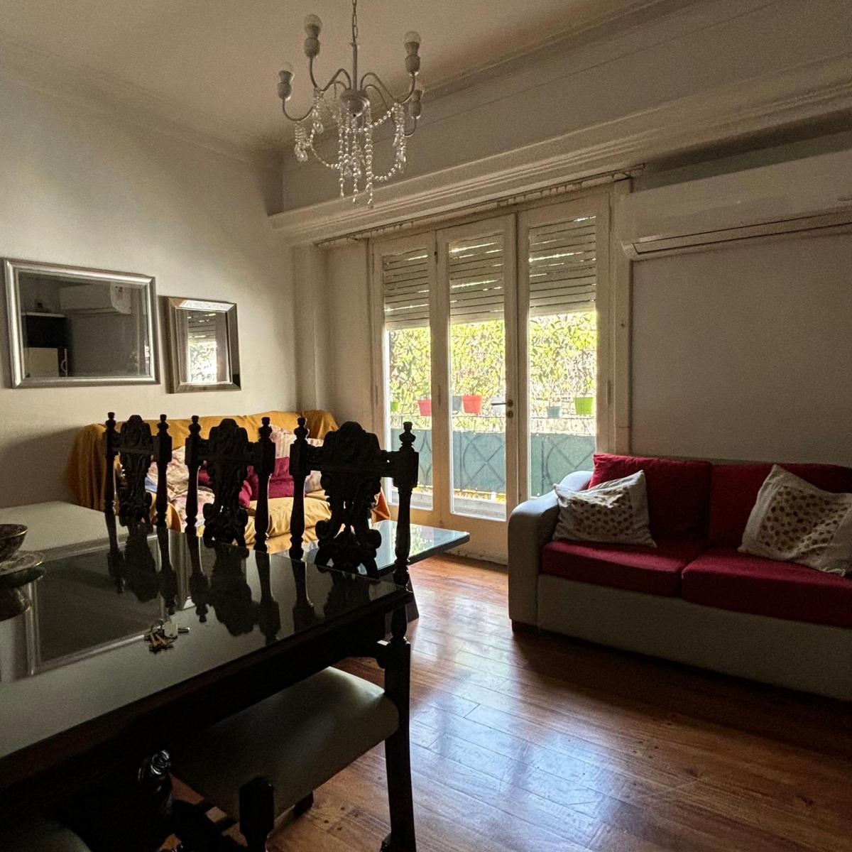 Three-bedroom apartment with balcony in Almagro