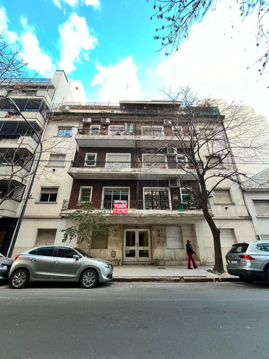 3 ambientes al frente con balcón
