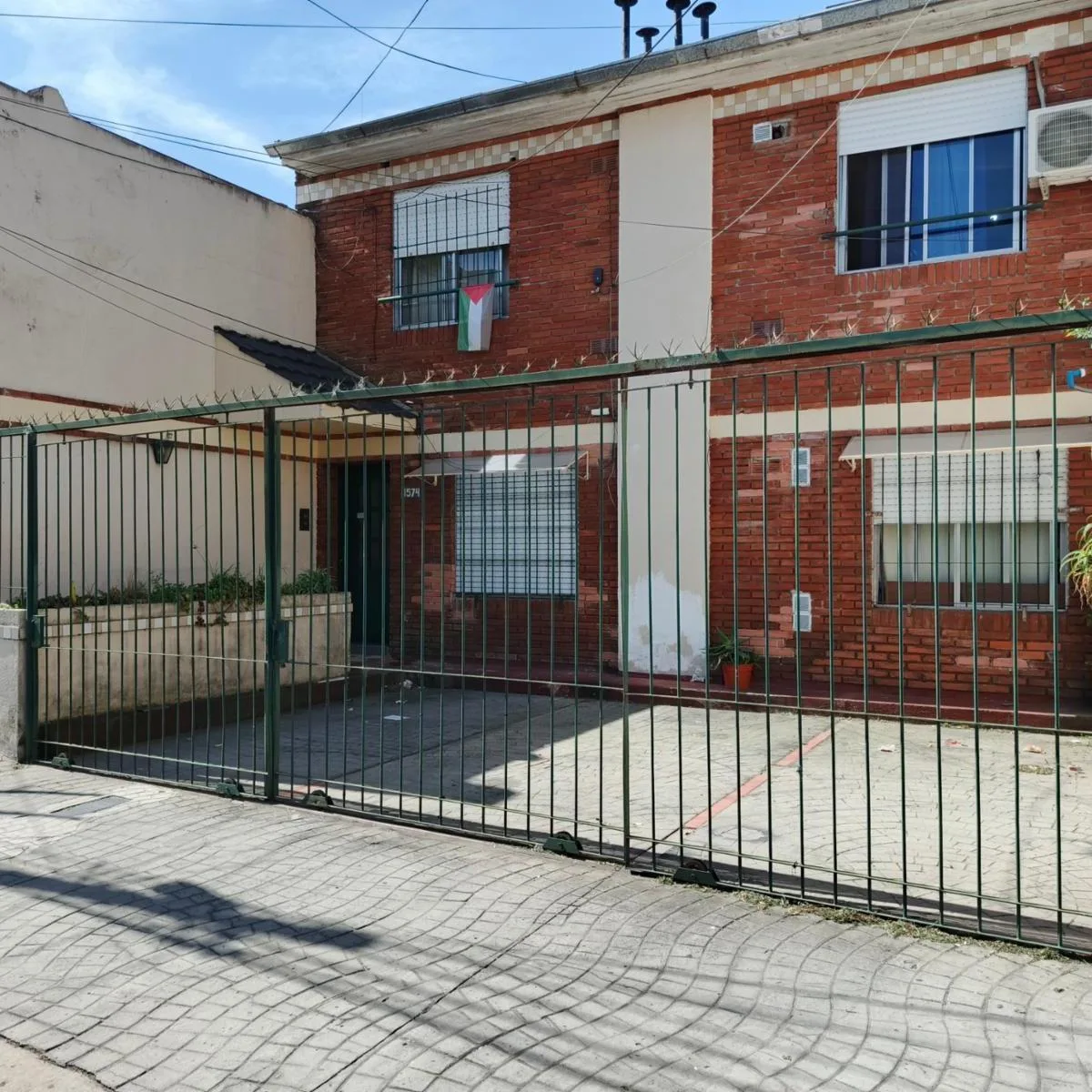Departamento de 1 Ambiente Planta Alta Al Frente Avellaneda con Cochera