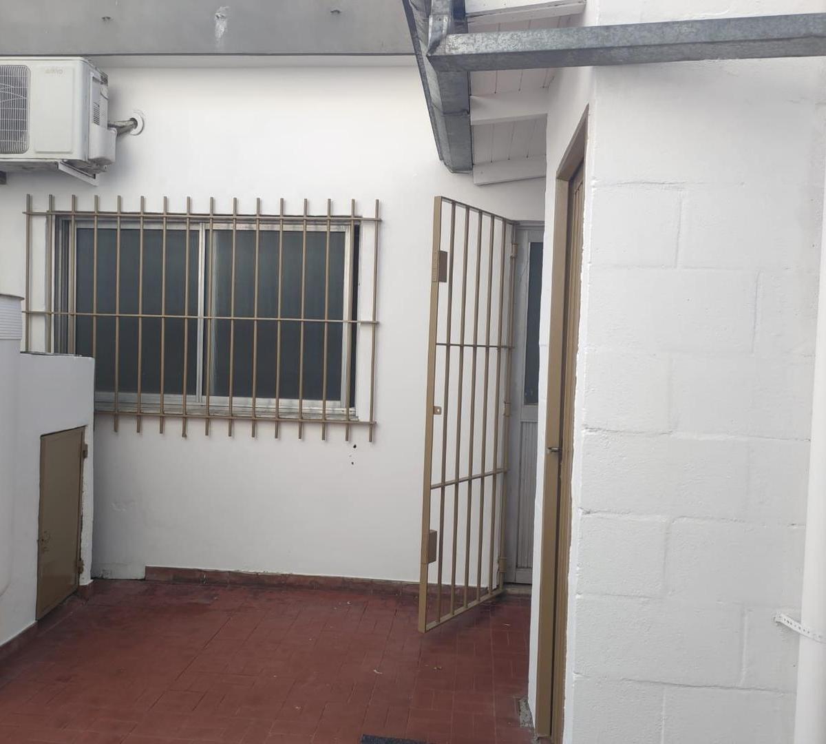 Departamento en PH de 2 ambientes en Tres de Febrero