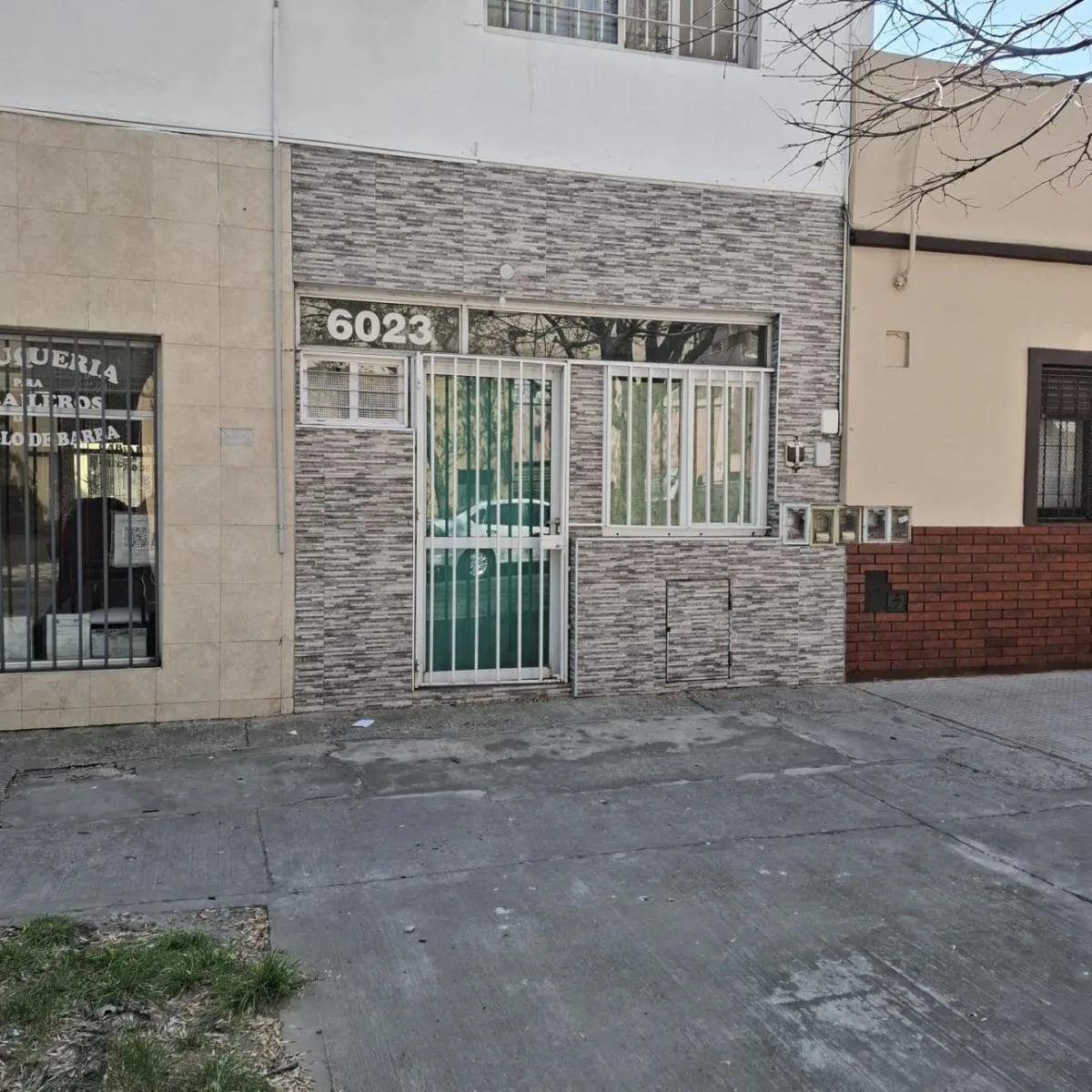 Studio térreo de frente