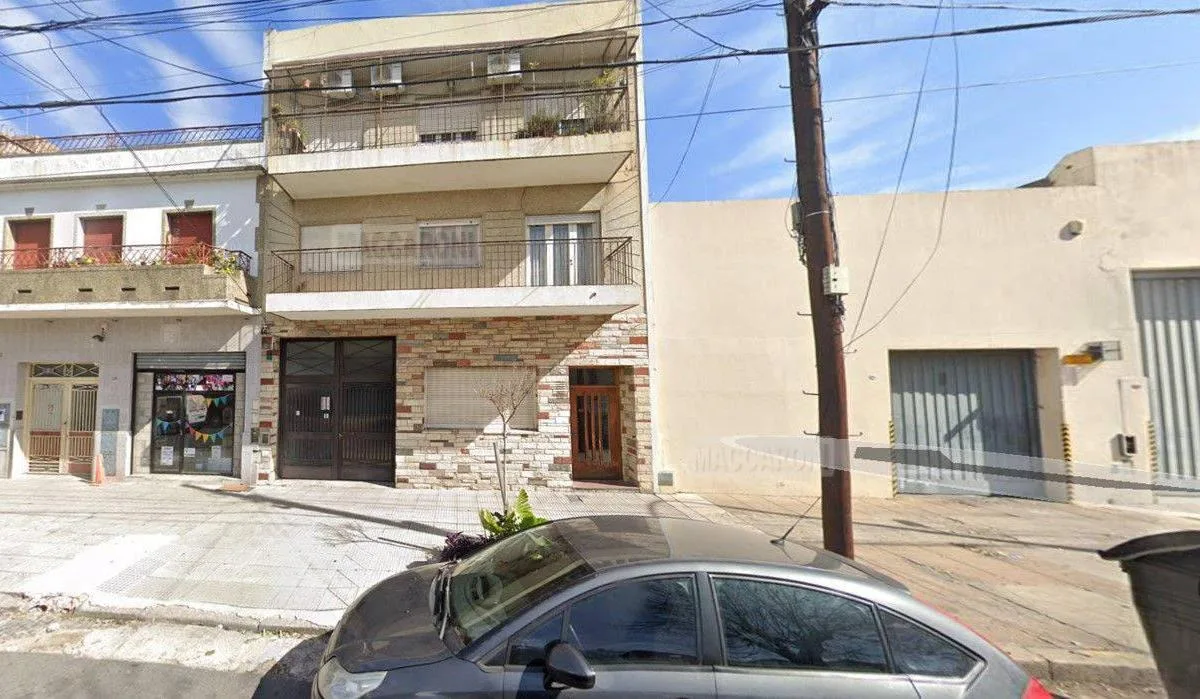 2 dormitorios, patio y lavadero