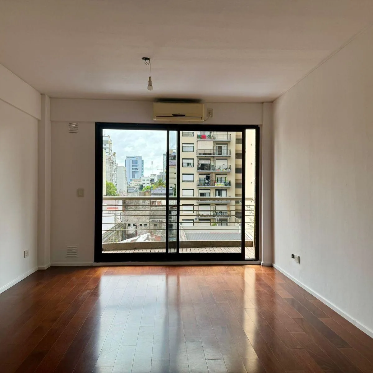 Departamento monoambiente con balcón en Núñez