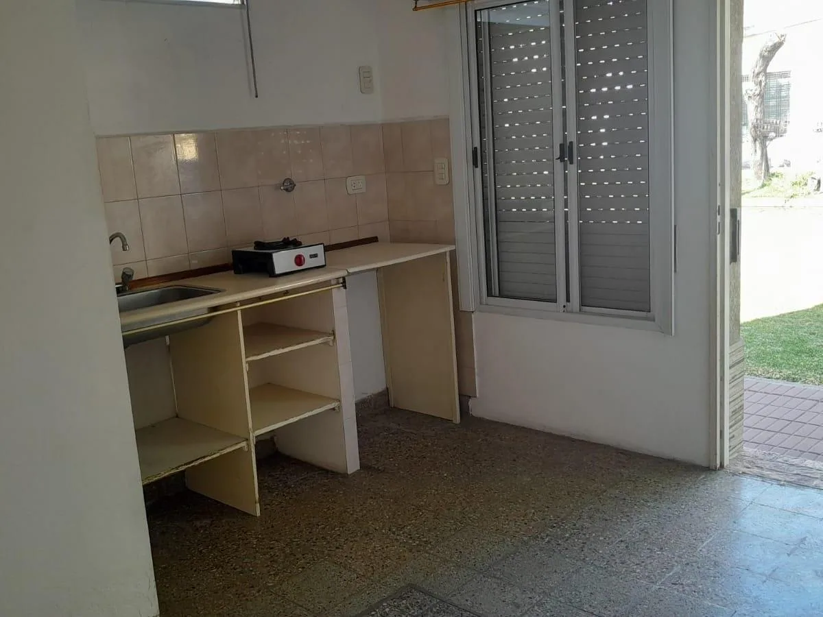 Monoambiente con acceso independiente en Lomas de Zamora