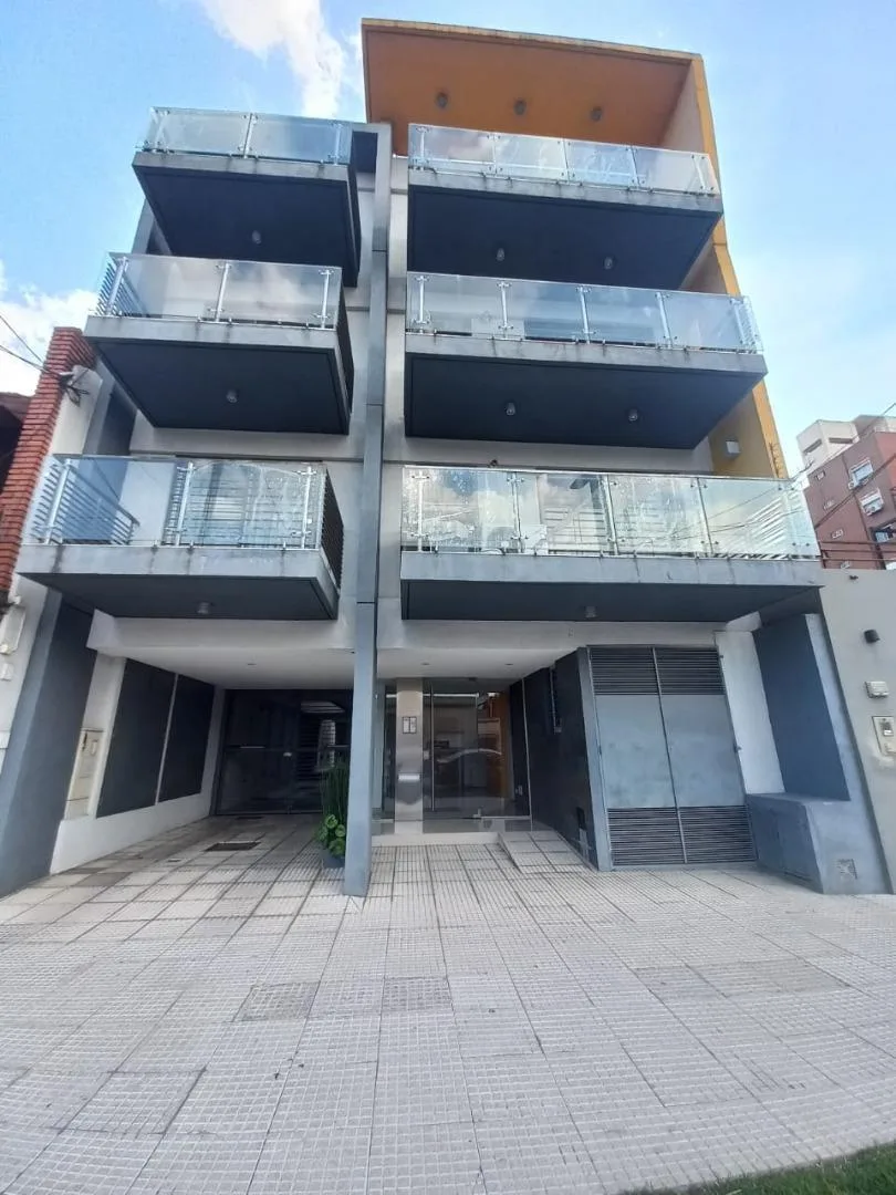 Two-room apartment with parking space and storage room in Lomas de Zamora