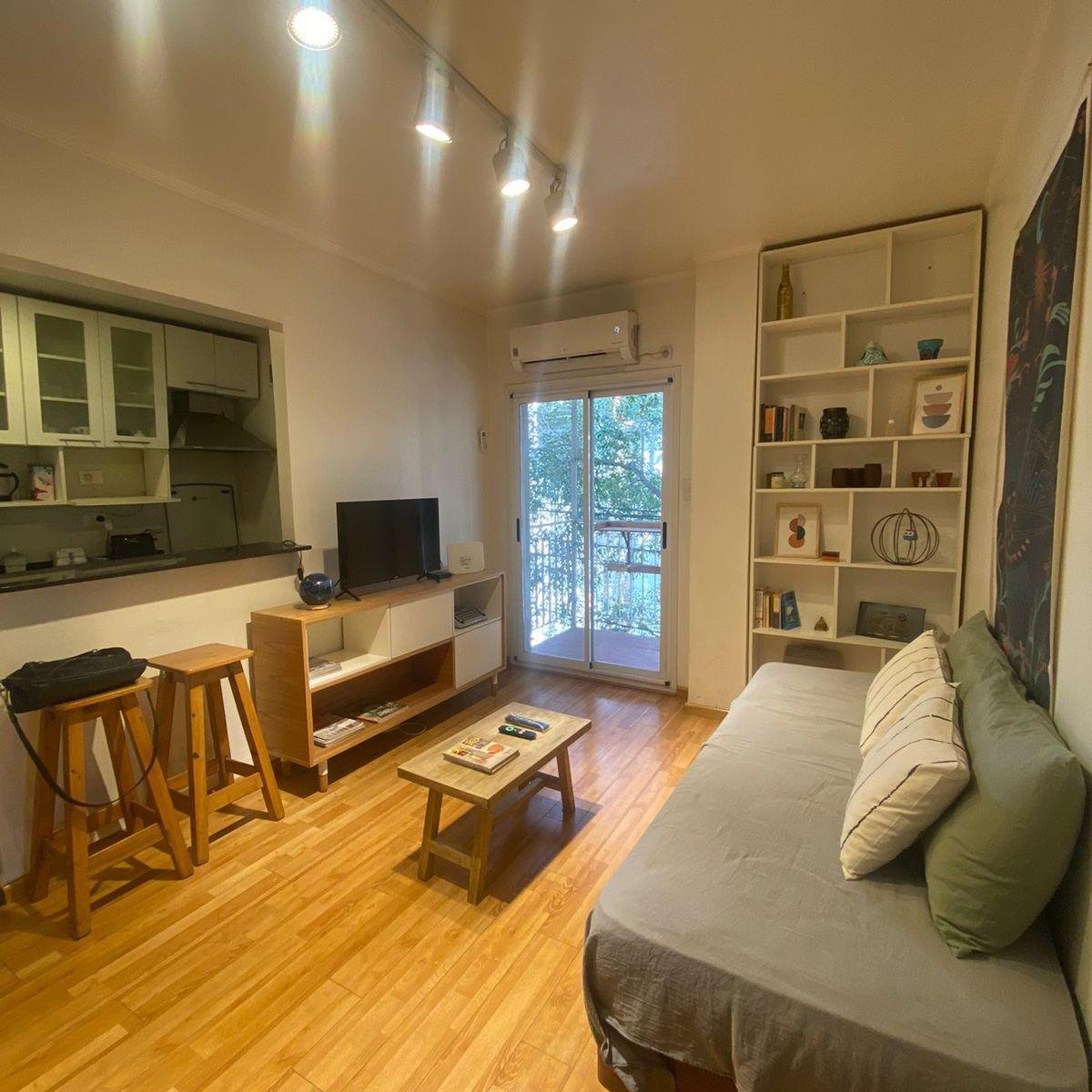 Departamento de 2 ambientes con balcón a la calle en Villa Crespo