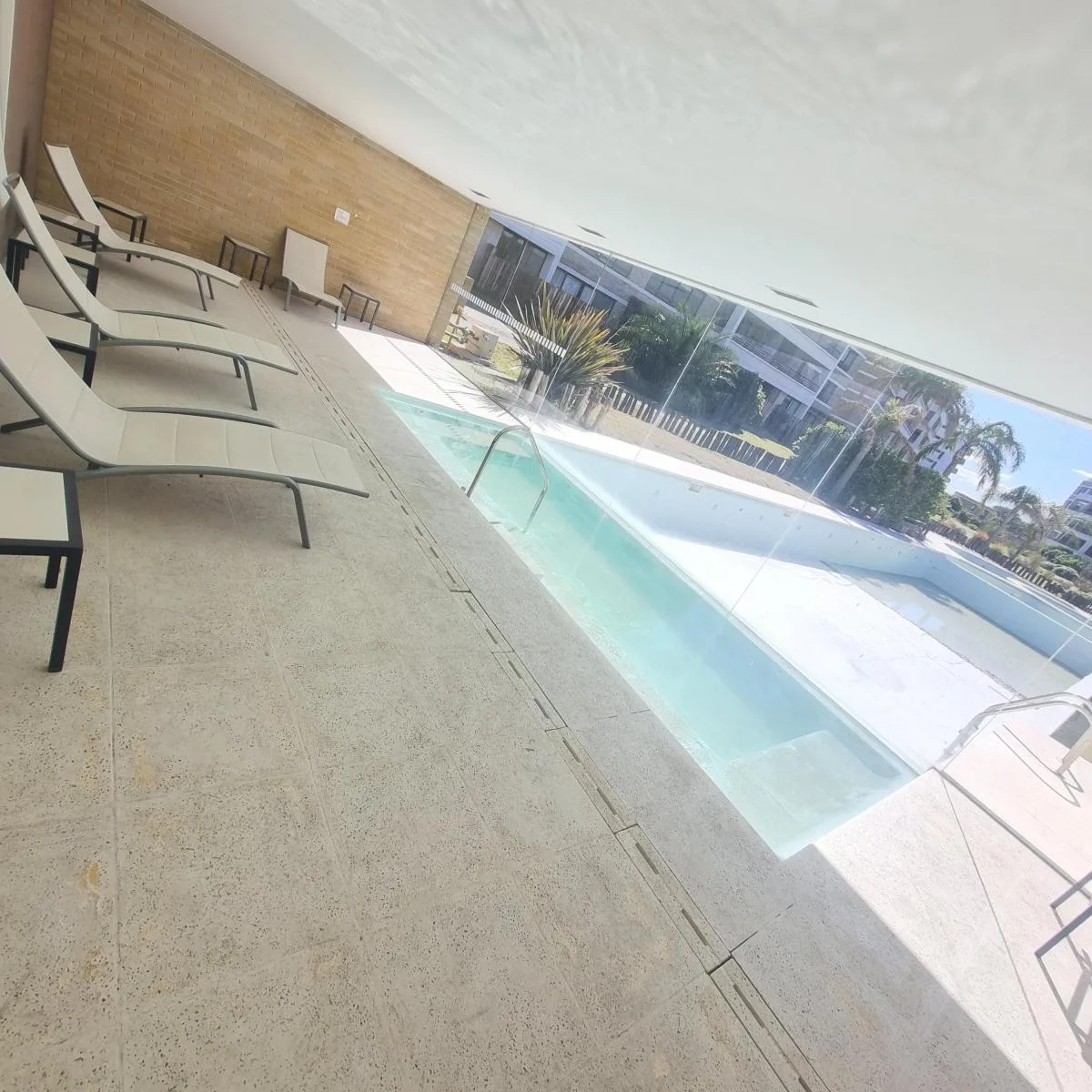 Apartamento de 3 ambientes com varanda, parrilla e vaga coberta em Tigre