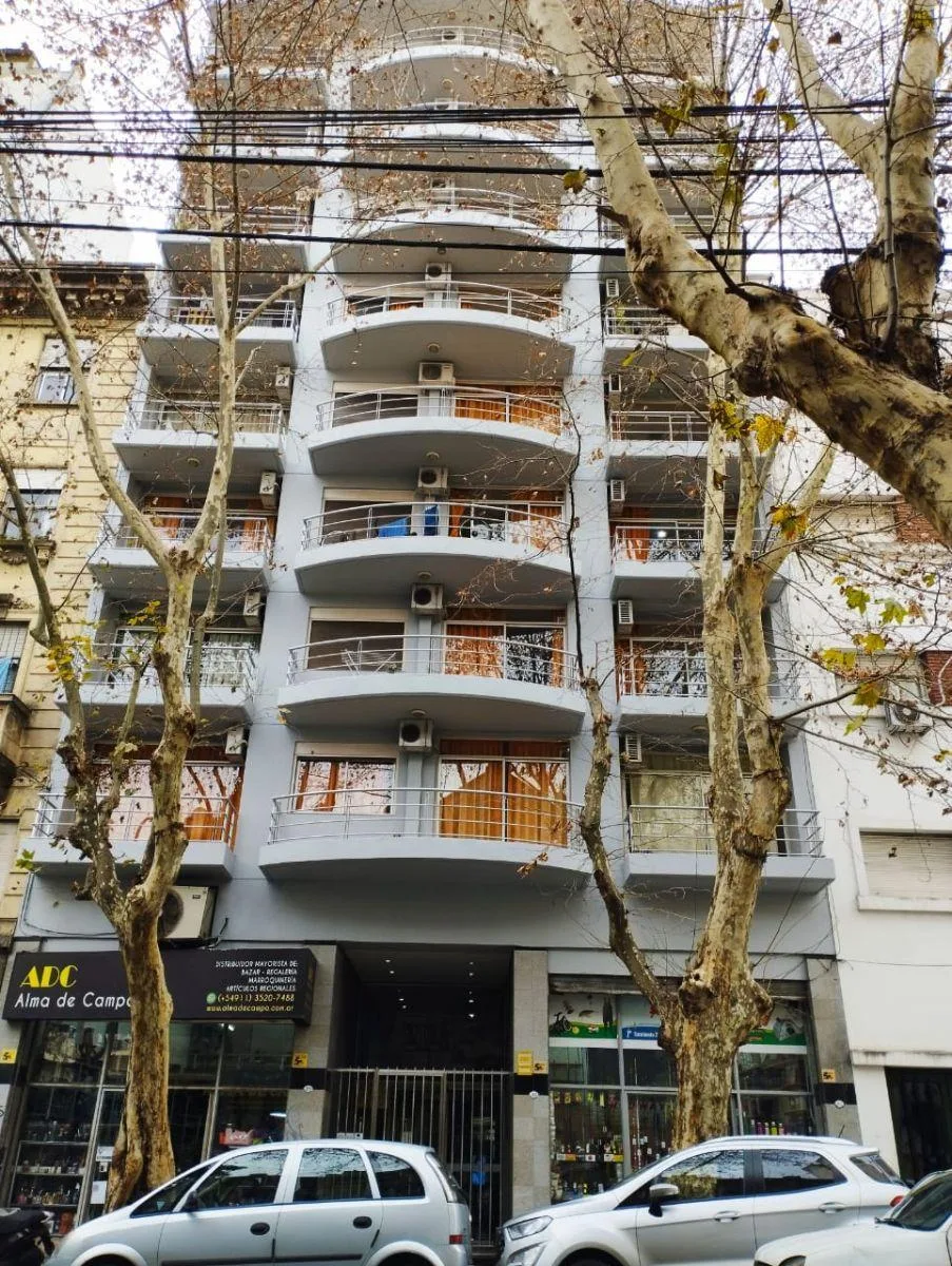 Apartamento de 2 ambientes de frente para fundos em Balvanera