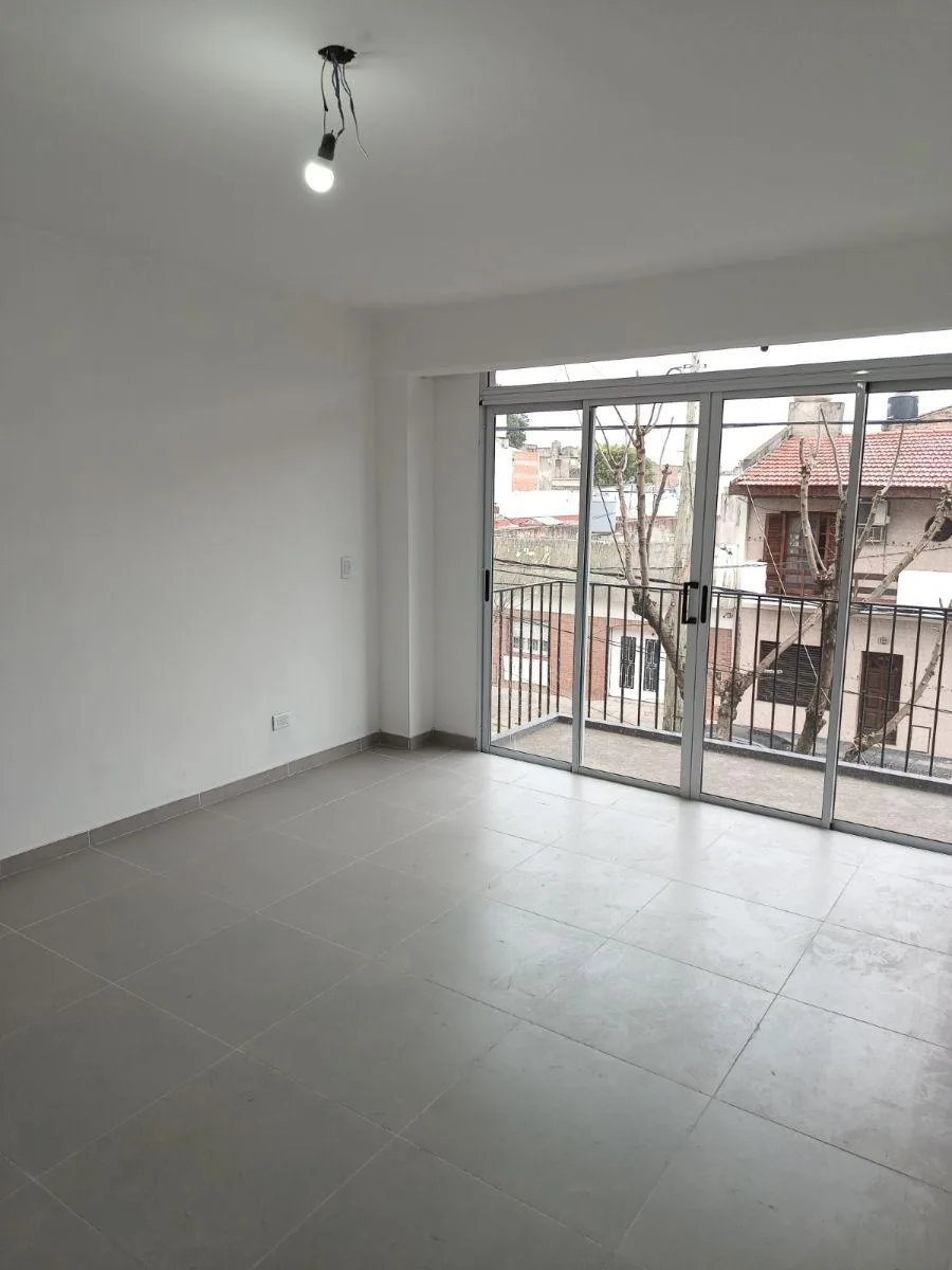 Monoambiente Al Frente con Balcon