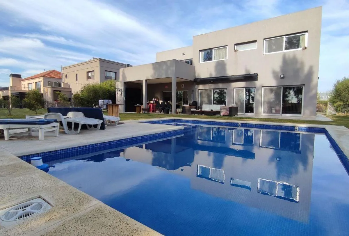 Casa 5 Ambientes. | Las Golondrinas - Berazategui
