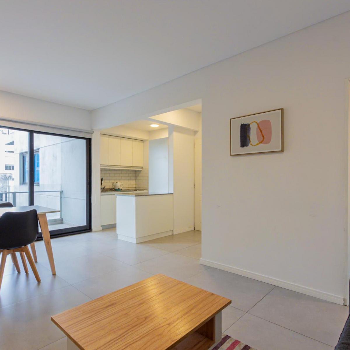 Apartamento de dois ambientes com 2 varandas em San Telmo