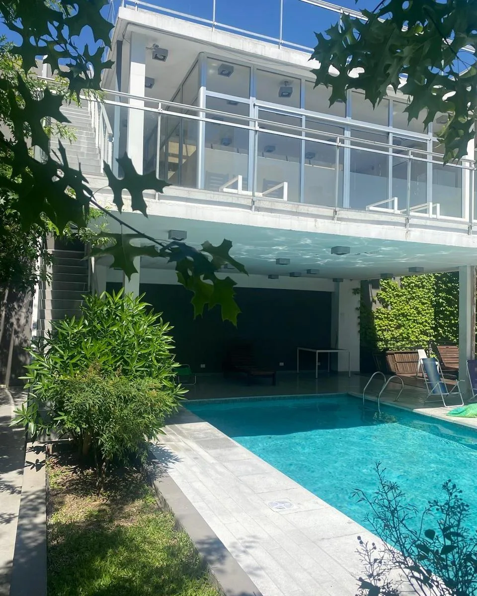 Front-facing studio with balcony