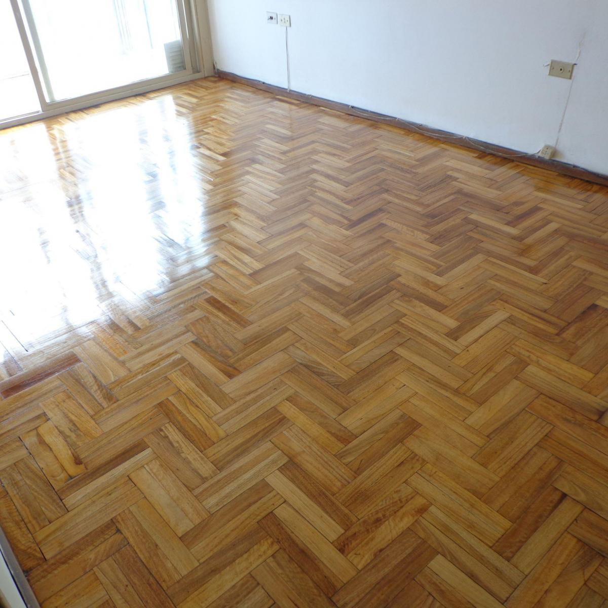 Departamento de 2 ambientes en Parque Chacabuco con balcón al frente