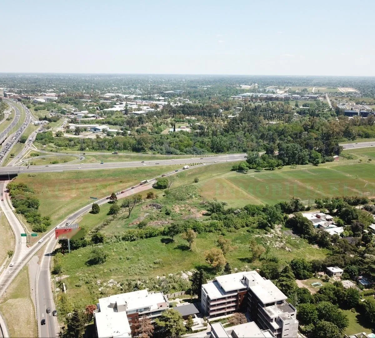 Fracción de 14.600 m&sup2; en Au. Acceso Oeste y Au. Buen Ayre