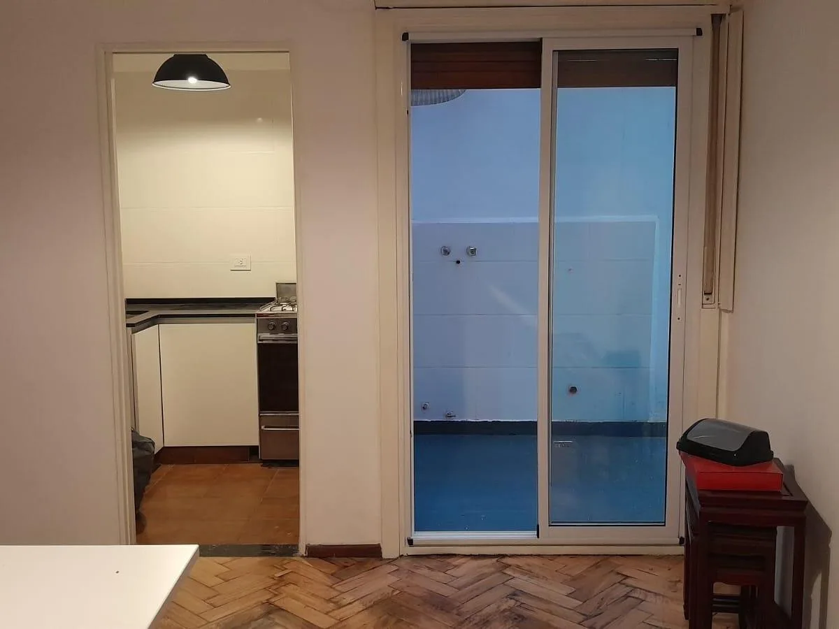 Apartamento de dois ambientes com pátio no térreo em Belgrano