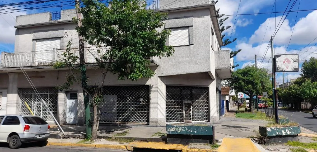 Excelente Local a m Av Jose Maria Paz en Alquiler