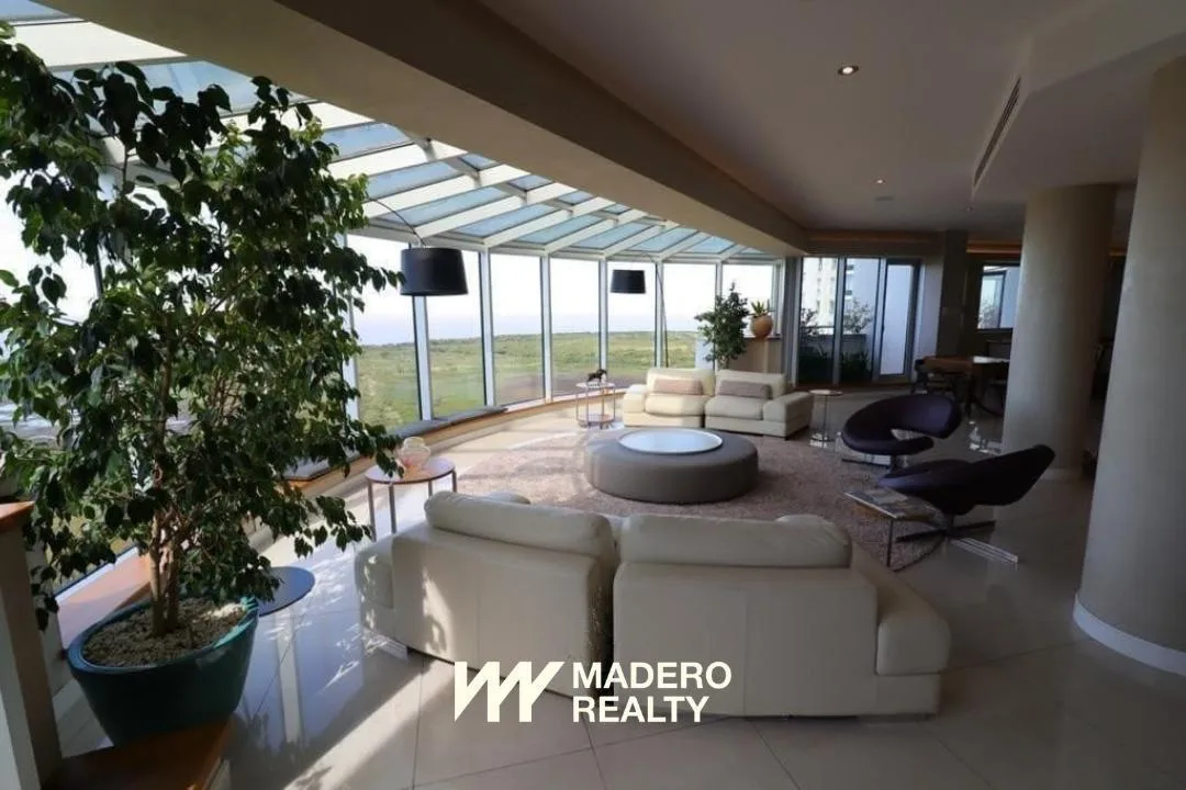 Four-bedroom apartment with multiple balconies in Puerto Madero