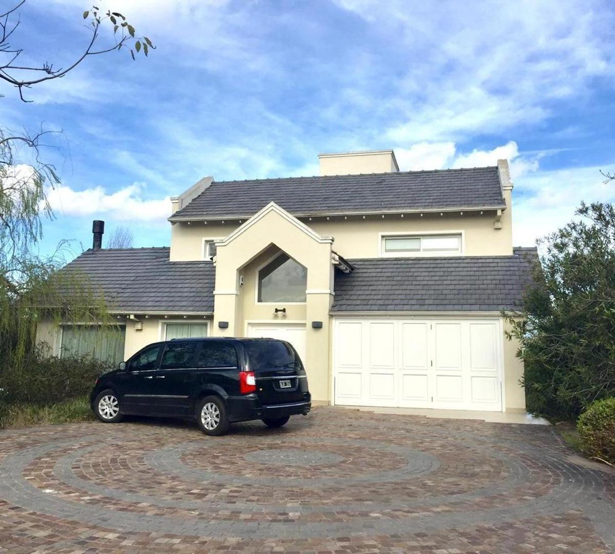 House on the lake for rent in Los Castores, Nordelta