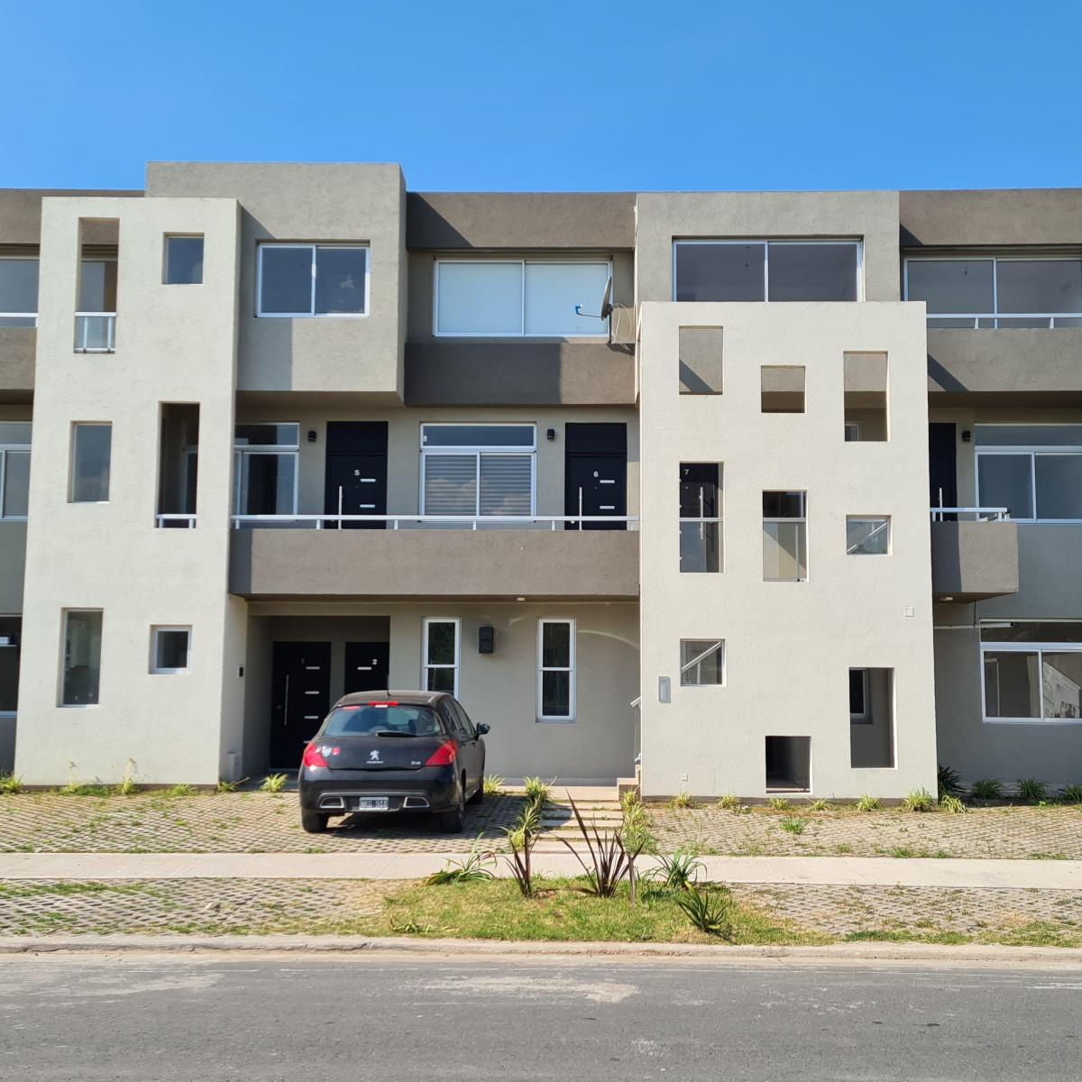 Departamento de 3 ambientes con entrada de auto en Quilmes