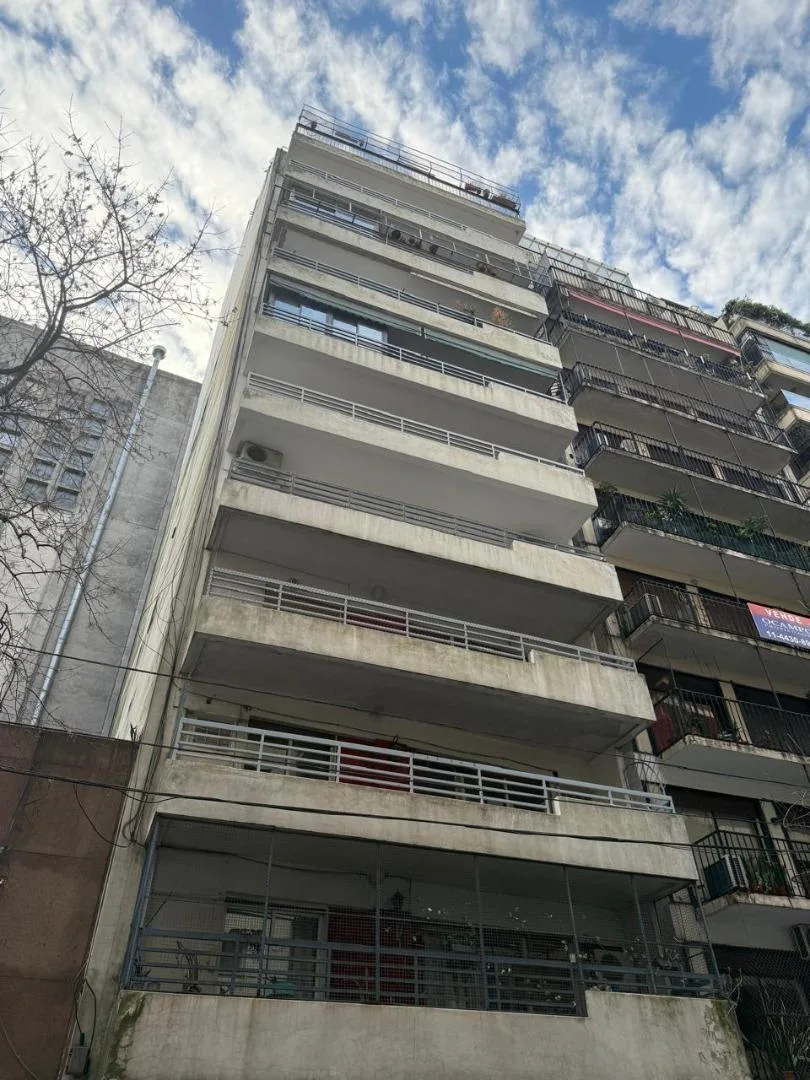Departamento de 4 ambientes con balcón en Recoleta