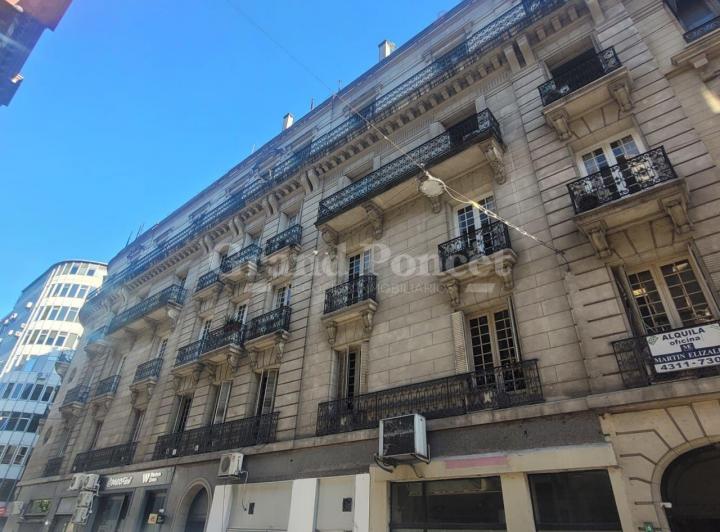 Apartamento de 12 ambientes com duas vagas de garagem em Retiro