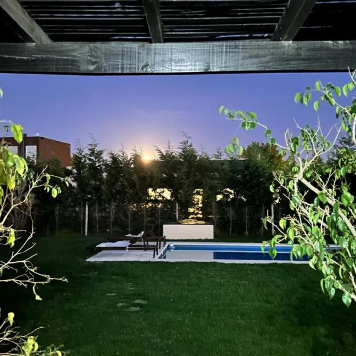 Four-bedroom furnished house in Escobar