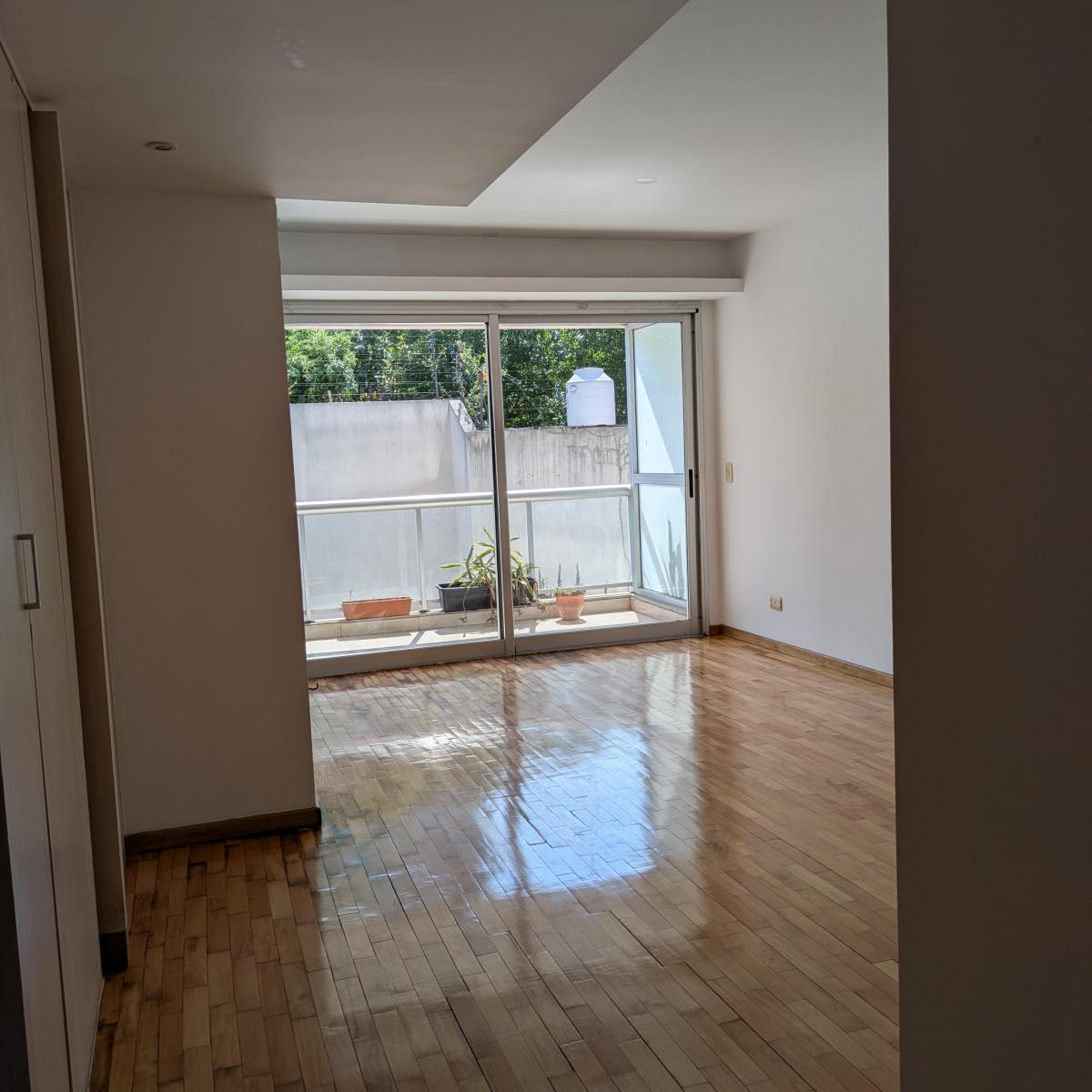 Apartamento de 2 dormitórios com vaga de garagem em Colegiales