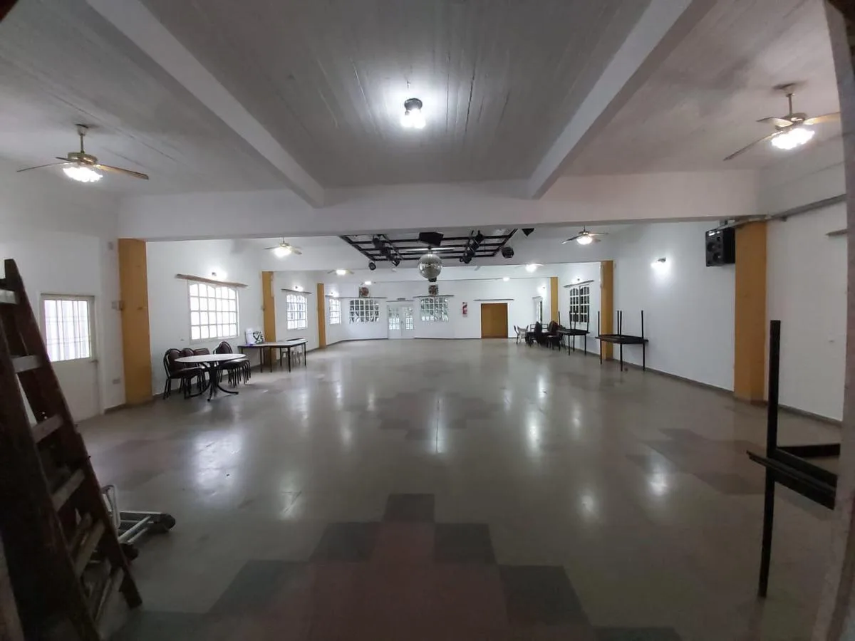 Importante Propiedad en Alquiler Para Destino Comercial en Moreno Centro - 6 Baños - Oficinas - Play