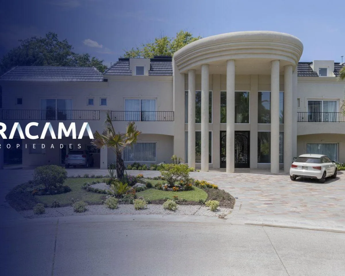 Seven-room house with 700 m² covered area in Saint Thomas Este Oeste