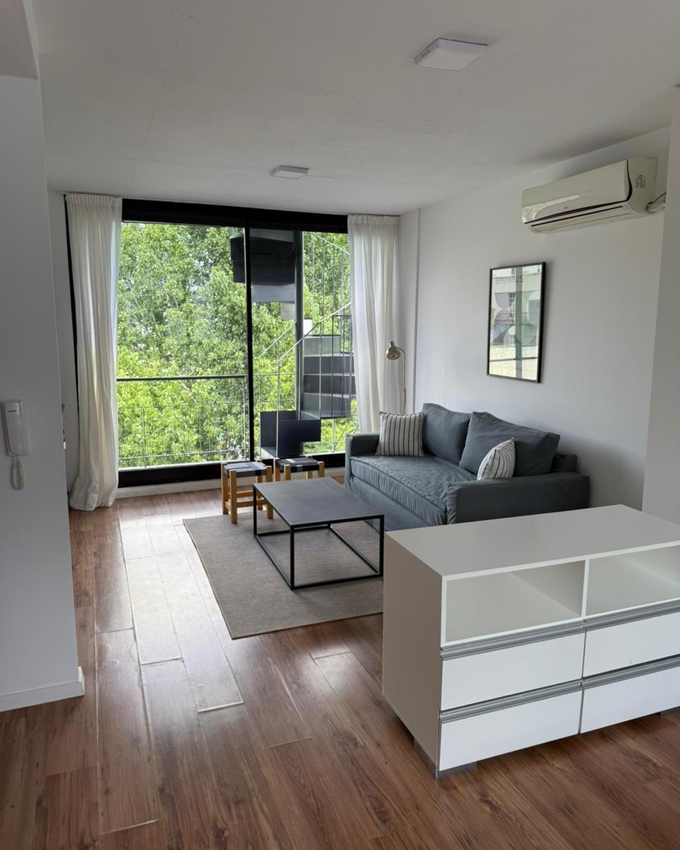 Monoambiente amoblado en Villa Urquiza con terraza y cochera