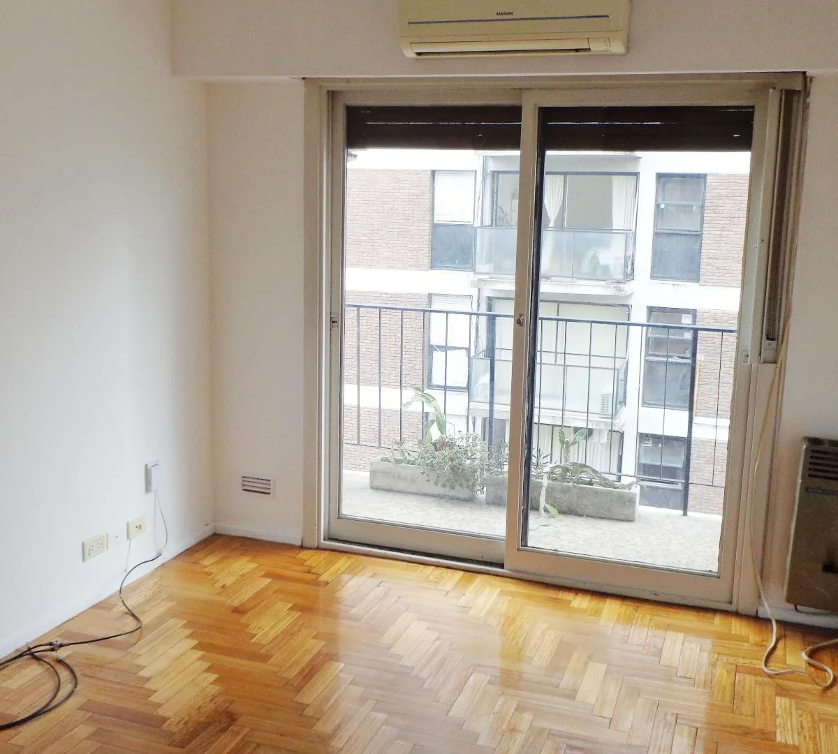 Квартира-студия на верхнем этаже с балконом и окнами на улицу на Av. Santa Fe