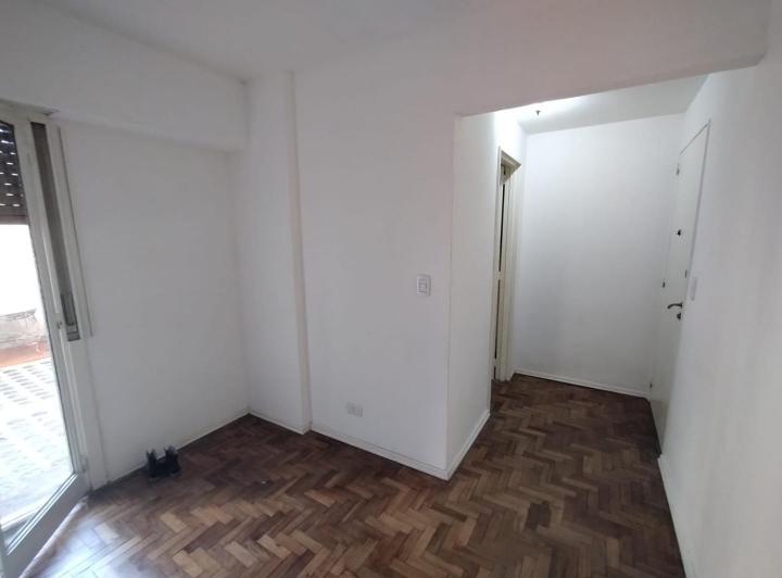Apartamento de dois ambientes com pátio em Villa Real