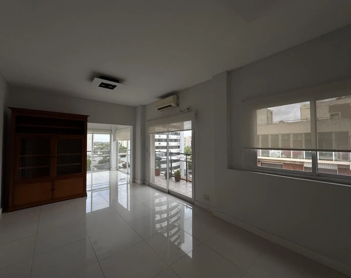 Apartamento de três ambientes com 2 quartos em San Miguel