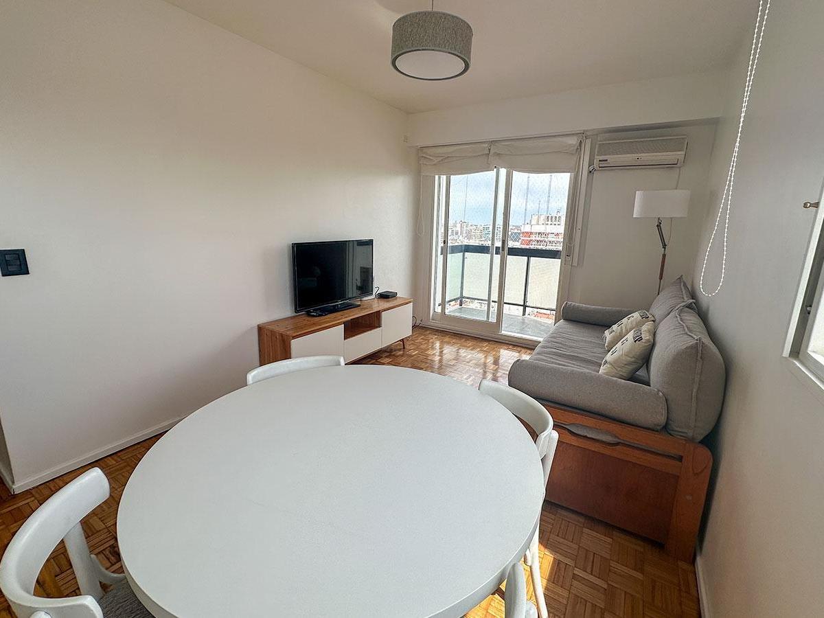 Меблированная двухкомнатная квартира с балконом в Belgrano